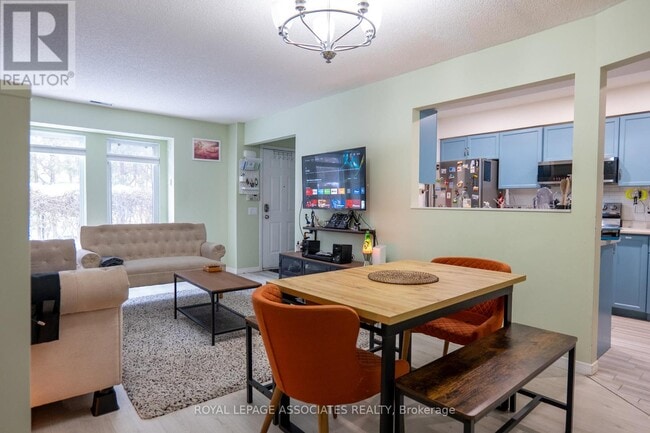 Photo du bâtiment - 900 Steeles Ave W