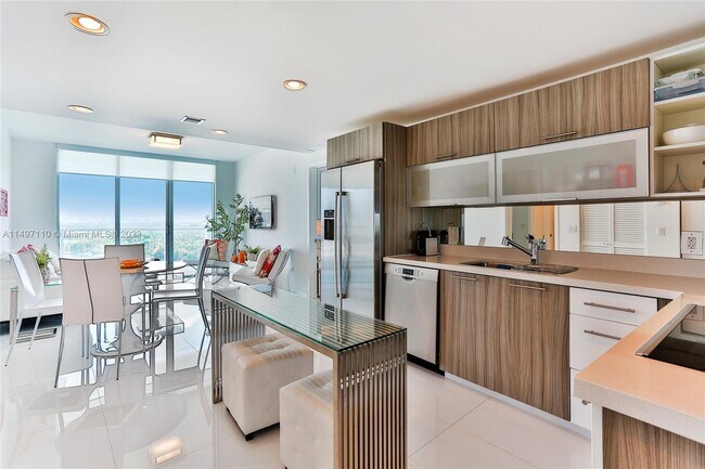 Foto del edificio - 6700 Indian Creek Dr