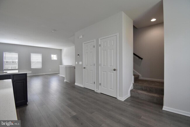 Building Photo - 532 Parkland Dr