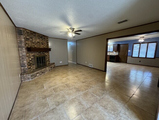 Building Photo - Beautiful duplex in South Lubbock