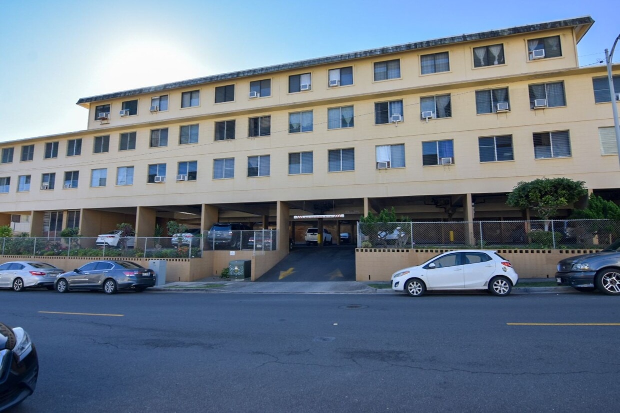 Foto principal - 2 Bed / 1 Bath Apartment in Salt Lake – Great Location!