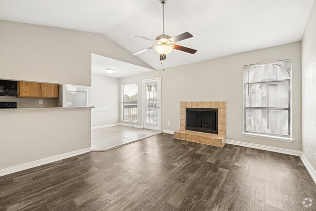 2BR, 2BA - 1,011SF - Living Room - Sunrise at Atascocita