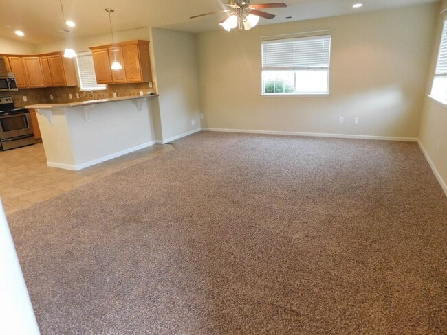 Building Photo - 3 Bed/2 Bath in Pearpark