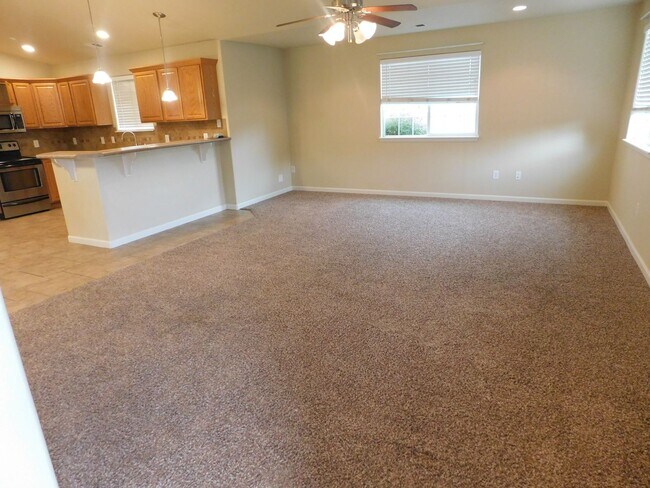 Foto del edificio - 3 Bed/2 Bath in Pearpark