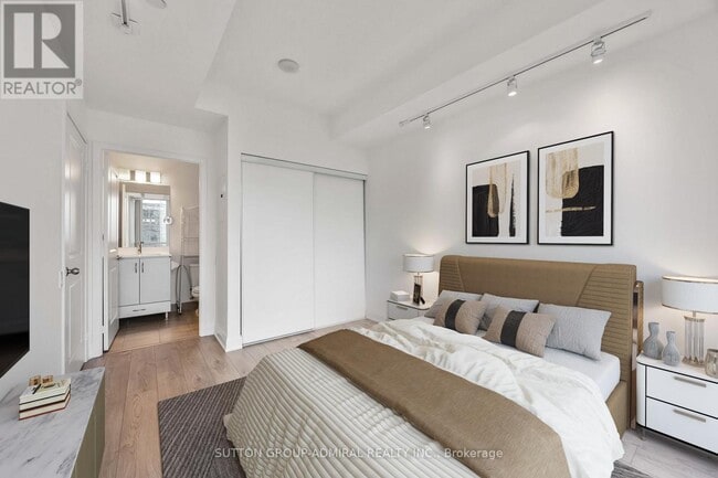 Building Photo - 5168 Yonge St