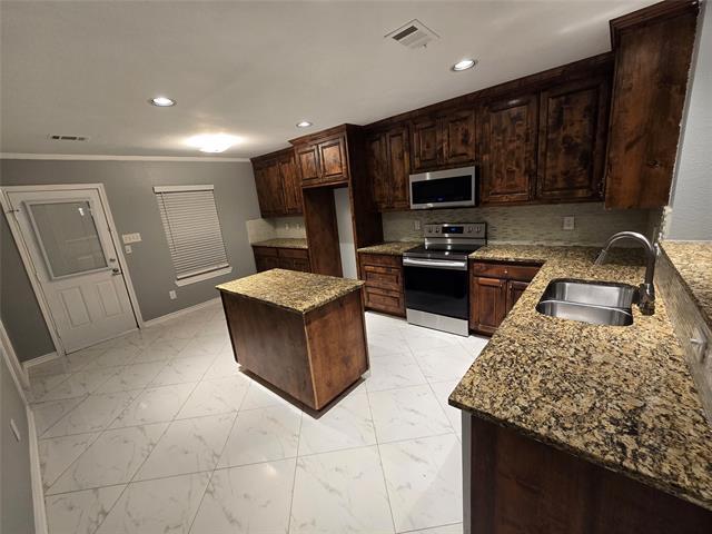 Foto del edificio - 700 White Fields Way