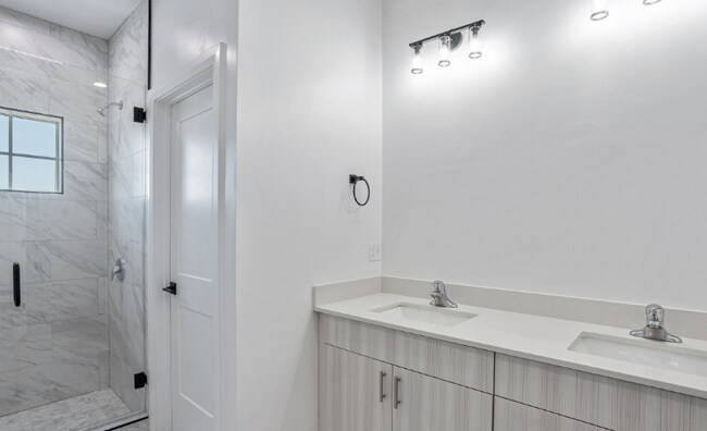 Photo - 321 E 2100 S Townhome