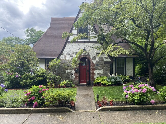 Building Photo - 91 Pinecrest Pkwy