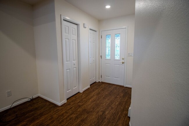 Building Photo - 609 Cobblestone Ct