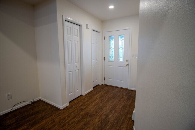Foto del edificio - 609 Cobblestone Ct
