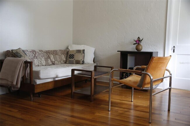 Foto del edificio - 716 NE 10th Ave