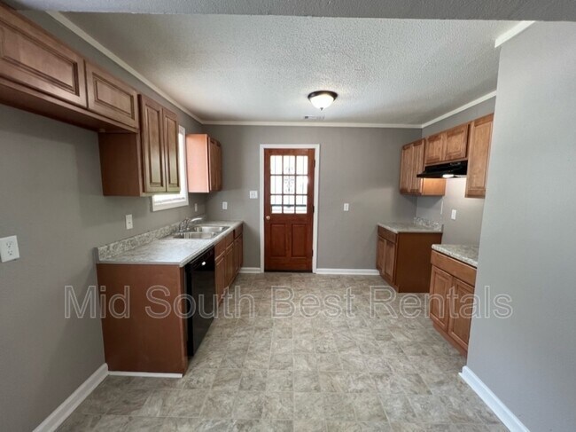 Building Photo - 3237 University St