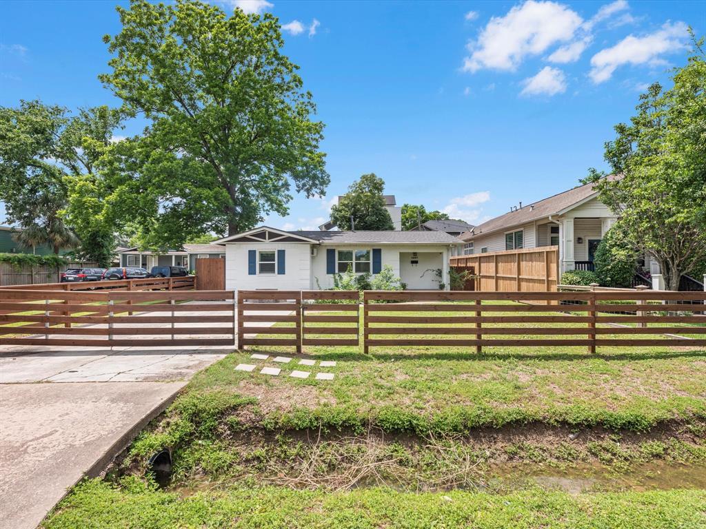 Foto principal - 1207 Archer St