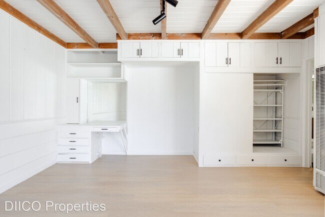 Foto del edificio - Studio, 1 bath Apartment - 651-657 Huntley...