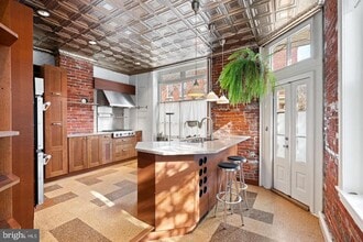 Building Photo - 846 LeCount St