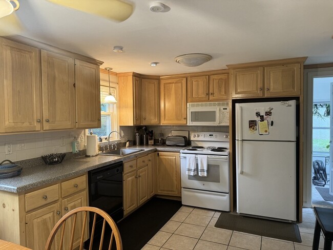 Building Photo - 19 Elda Dr