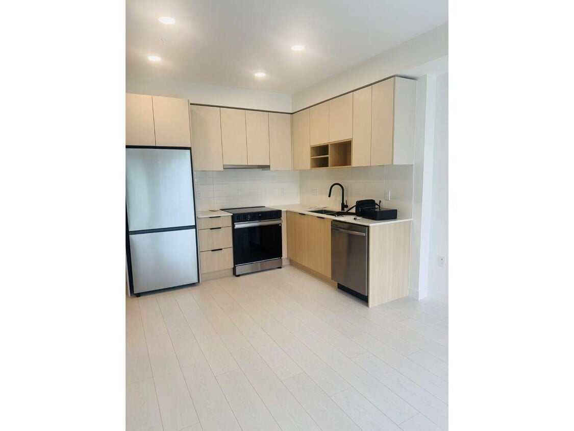 Primary Photo - 10466-138A 138a St
