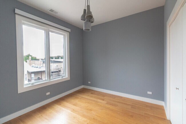 Foto del edificio - 3426 N Southport Ave