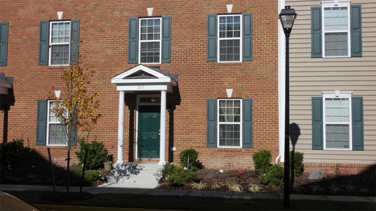 Primary Photo - 213 Alabaster St