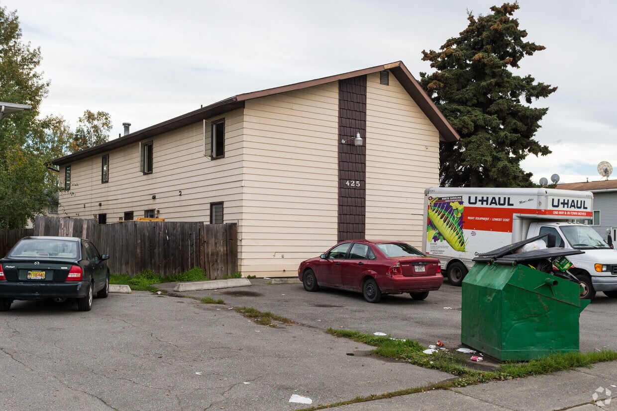 Primary Photo - 425 Irwin St