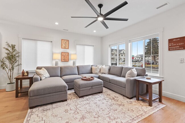 Foto del edificio - 225 W Highland St