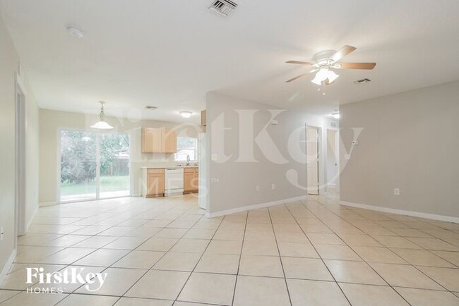 Building Photo - 2205 Pine Ave