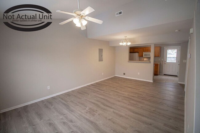 Foto del edificio - 1604-1606 Citadel Dr.