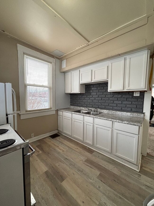 Foto del edificio - 2 Bdrm 1 Bath 1st Floor Apartment