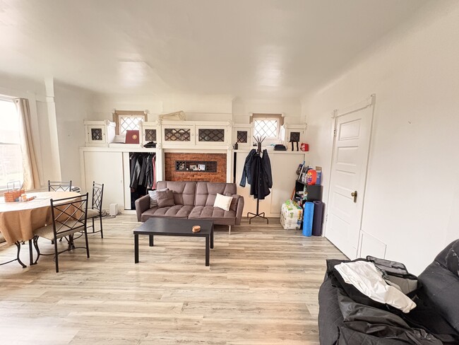 Building Photo - 5718 Ellsworth Ave