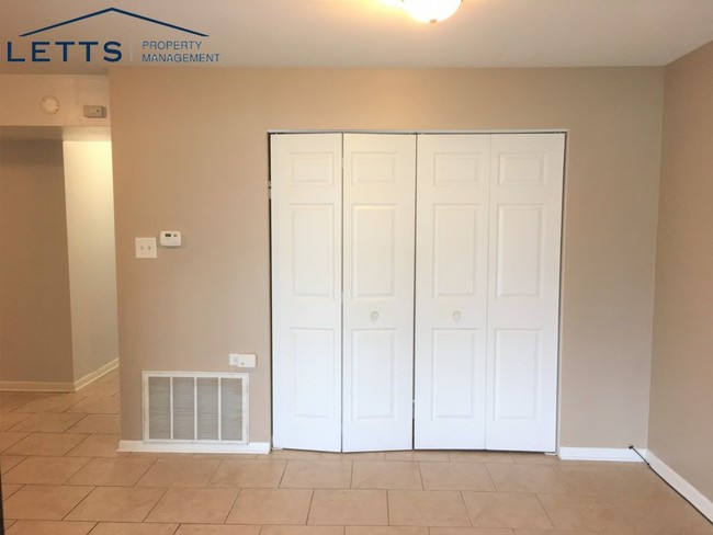 Building Photo - 438 N Roberts Dr