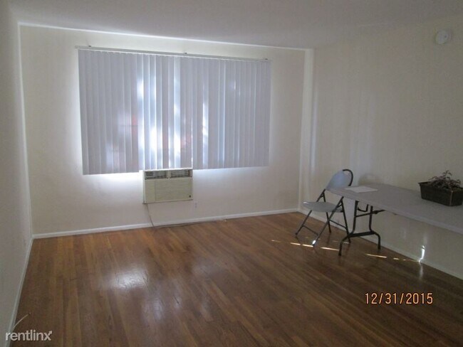 Building Photo - 1798 Grevelia St