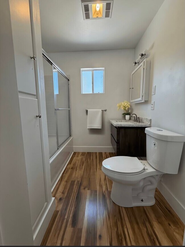 Foto del edificio - **For Rent: 2-Bedroom Home in Carmichael**
