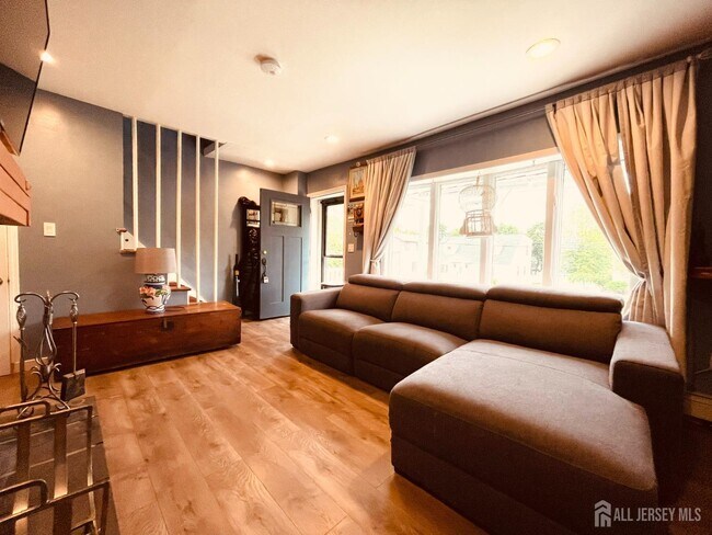 Foto del edificio - 38 Evergreen Ave