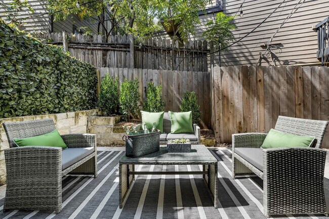 Foto del edificio - 3806 Southridge Dr