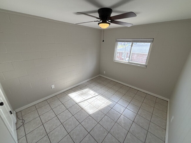 Building Photo - 2150 Saxon St