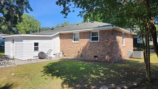 Building Photo - 110 May Ln