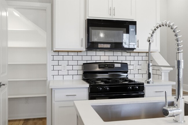 Building Photo - 9906 Clark Cyn Ln