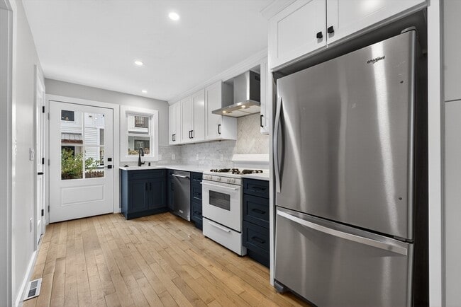 Building Photo - 34 Marshall St