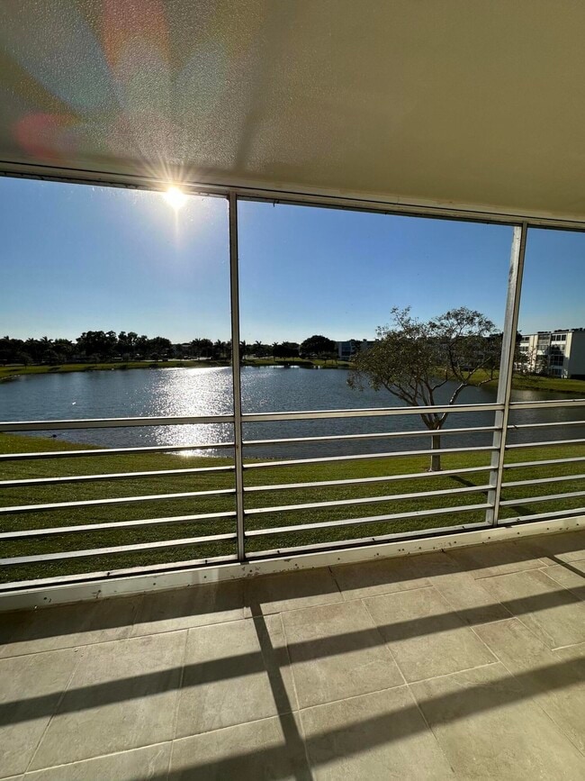 Building Photo - 3085 Cornwall E