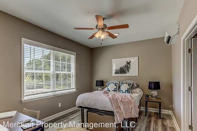 Building Photo - 1 br, 1 bath Room For Rent - 700 Tiger Est...