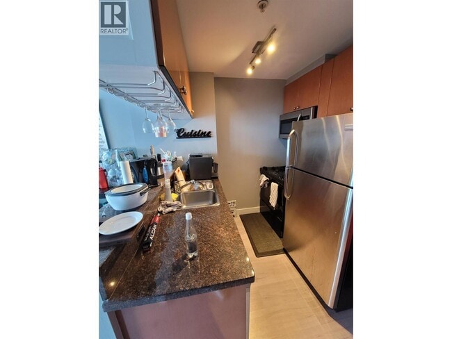 Building Photo - 928 Richards St