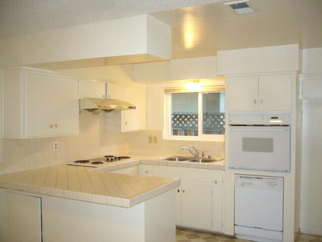 Building Photo - 1401 Bing Dr