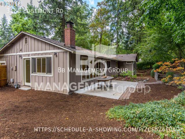 Building Photo - Lake Oswego Beautiful Updated  Home Locate...