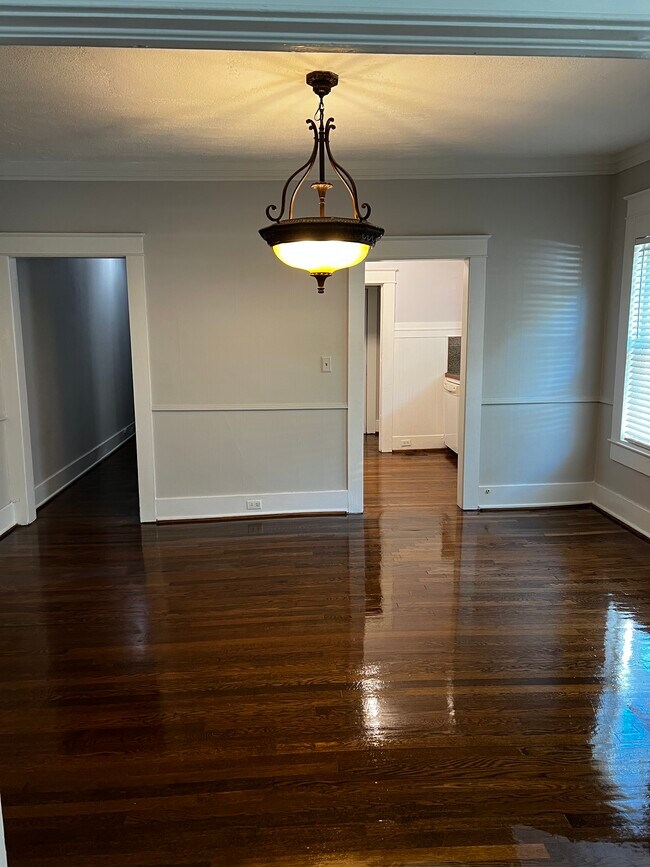 Building Photo - 2132 15th Ave S