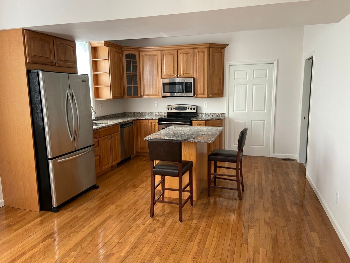 20 Monticello Dr Unit Shoreham 1 Bedroom Apt, Shoreham, NY 11786