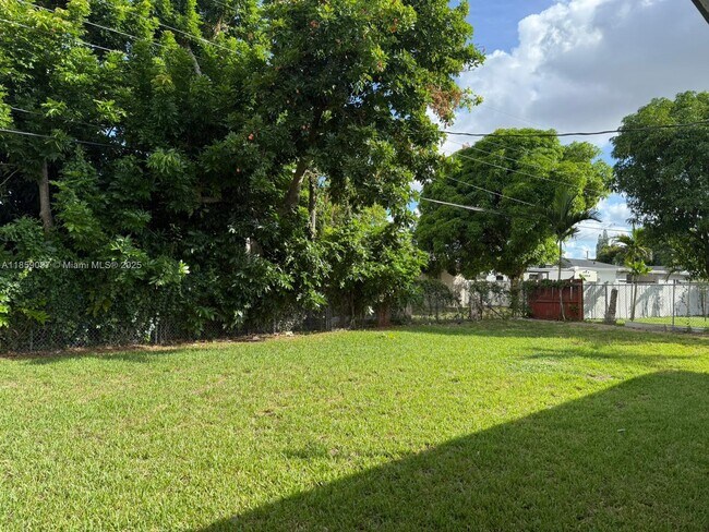 Foto del edificio - 12550 NW 23rd Ave