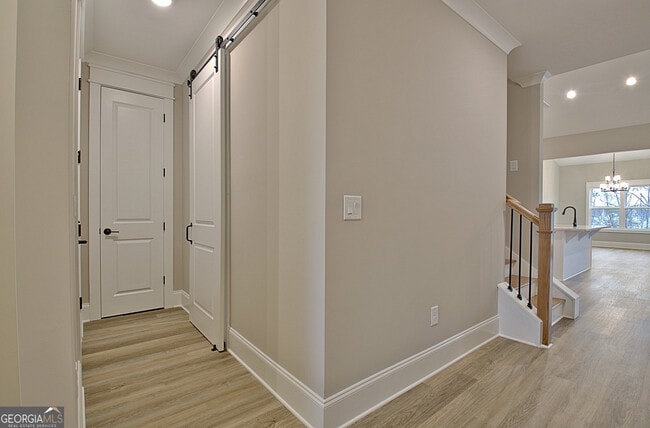 Building Photo - 190 Redhaven Dr