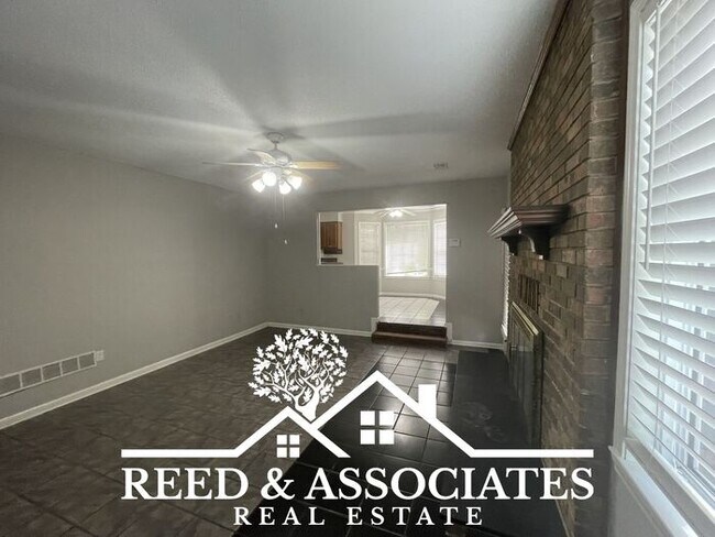 Building Photo - Spacious Hickory Hill Home Located on Corn...