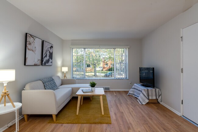 Foto del edificio - Lindenwood Heights Apartments