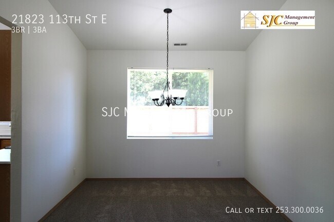 Foto del edificio - Four bed, 2.5 bath rambler for rent in Bon...